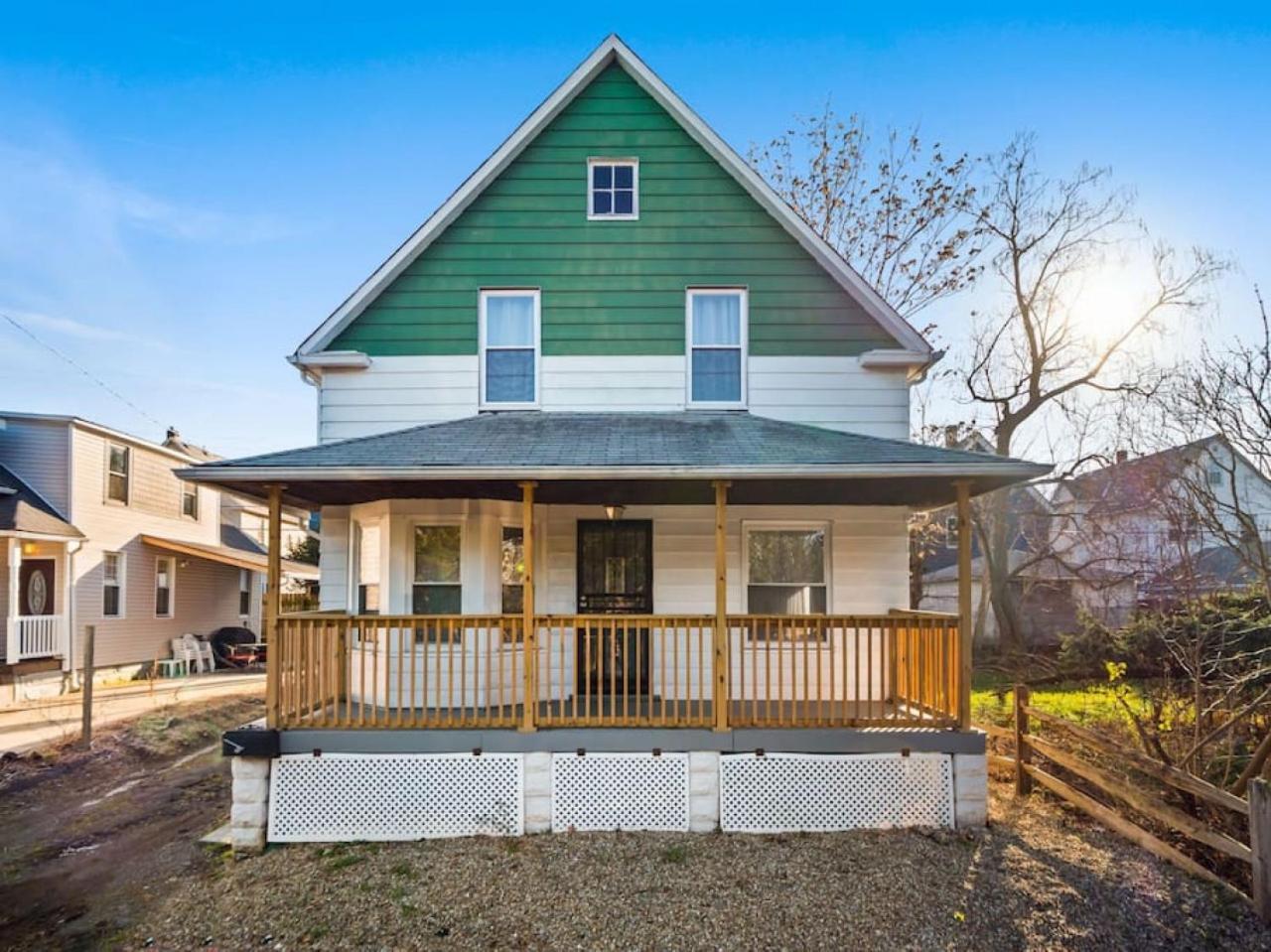 Large Renovated 4 Bedroom Home 9 Min To Downtown Cle クリーブランド エクステリア 写真