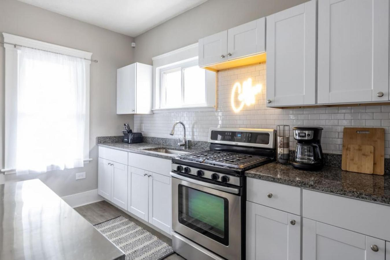 Large Renovated 4 Bedroom Home 9 Min To Downtown Cle クリーブランド エクステリア 写真